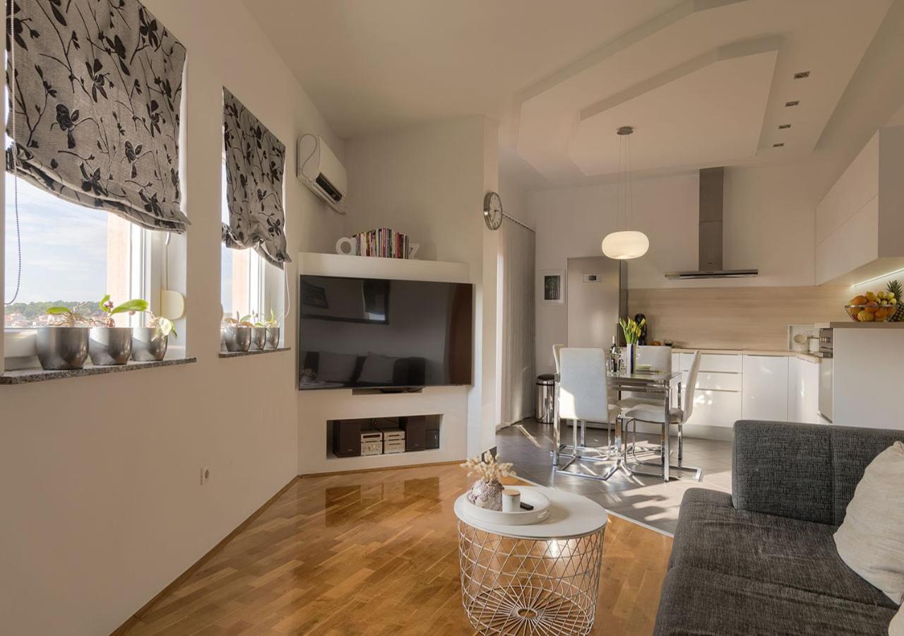 Apartment Leki - Newly Renovated, Modern City Spot Pula Exterior photo