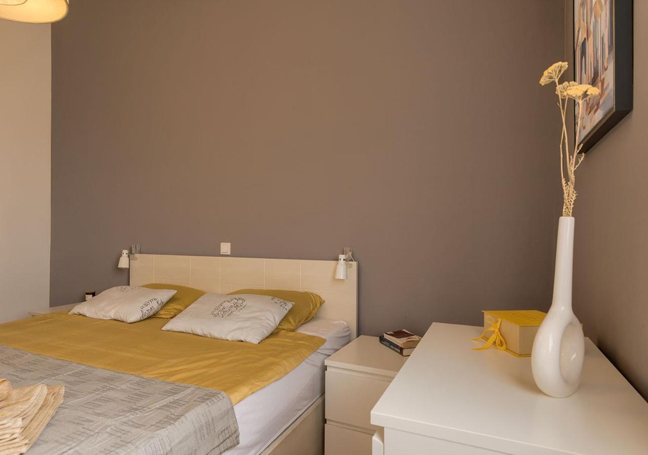 Apartment Leki - Newly Renovated, Modern City Spot Pula Exterior photo