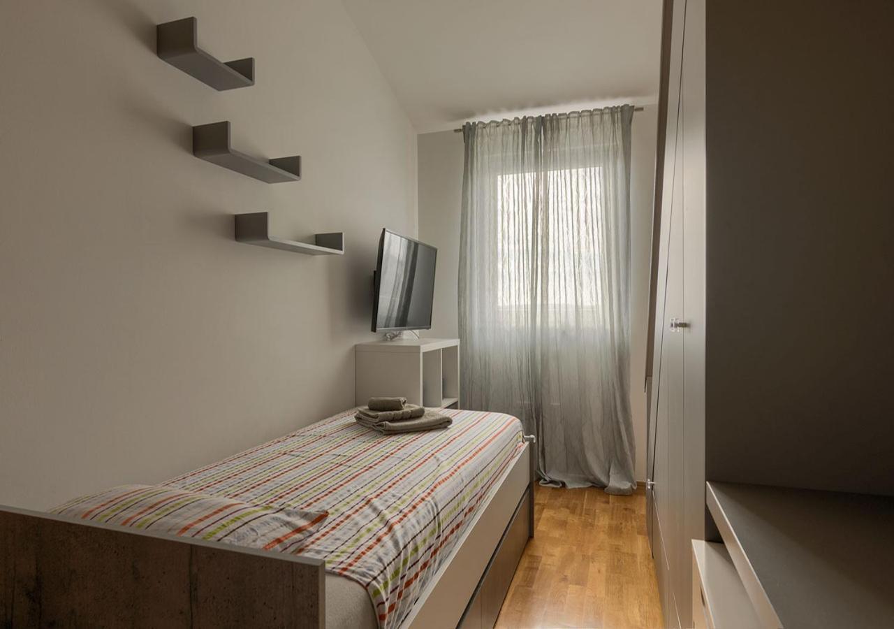 Apartment Leki - Newly Renovated, Modern City Spot Pula Exterior photo
