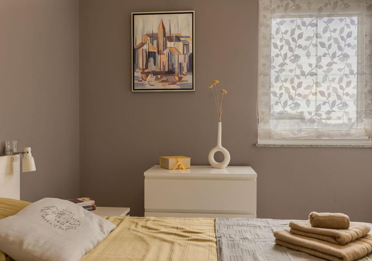 Apartment Leki - Newly Renovated, Modern City Spot Pula Exterior photo